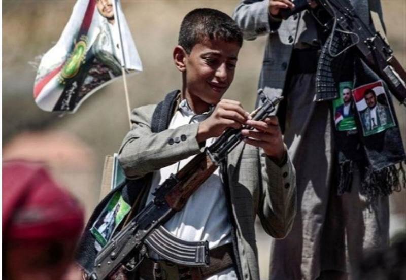 Husiler Yemen'de çocukları silah altına alan 83 kayıt merkezini yönetiyor