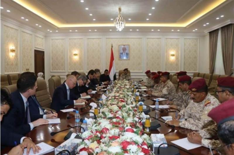 Savunma Bakanı: Husileri yenmek, devleti yeniden kurmanın ve barışı sağlamanın en kısa yoludur