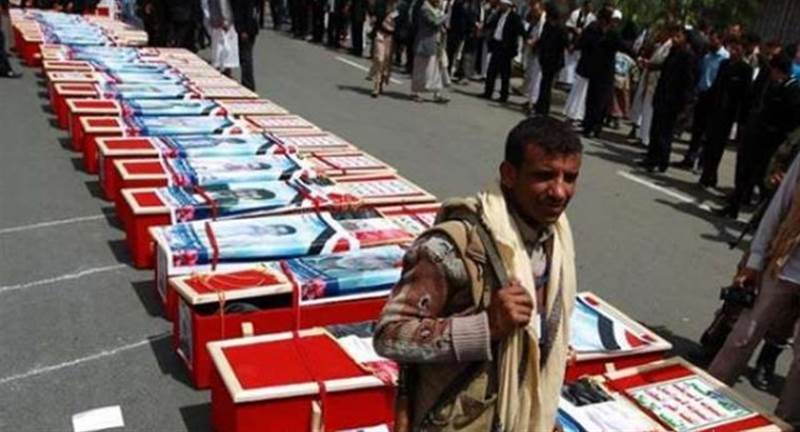 Husiler ordu mensupları ile girdikleri çatışmalarda öldürülen 3 üyesi için cenaze töreni düzenledi