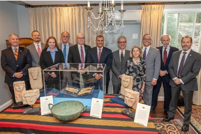 ABD’ye kaçırılan Yemen’e ait 77 tarihi eser ve el yazması iade edildi