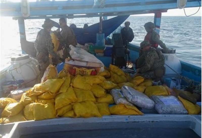 ABD Donanması Umman Denizi’nde uyuşturucu yüklü tekneye el koydu