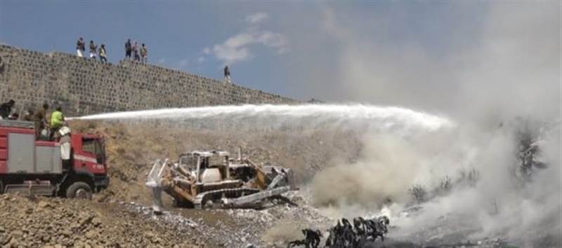 التهم معدات ثقيلة.. اندلاع حريق هائل في حوش وزارة الاشغال بالعاصمة صنعاء