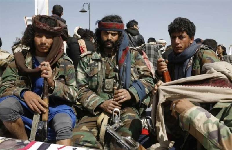 لإجبارهم على دفع جبايات باهظة.. مليشيات الحوثي تختطف عشرات المزارعين في محافظة إب