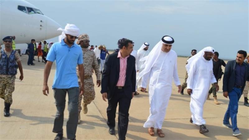 وفد إماراتي يصل سقطرى في زيارة غامضة