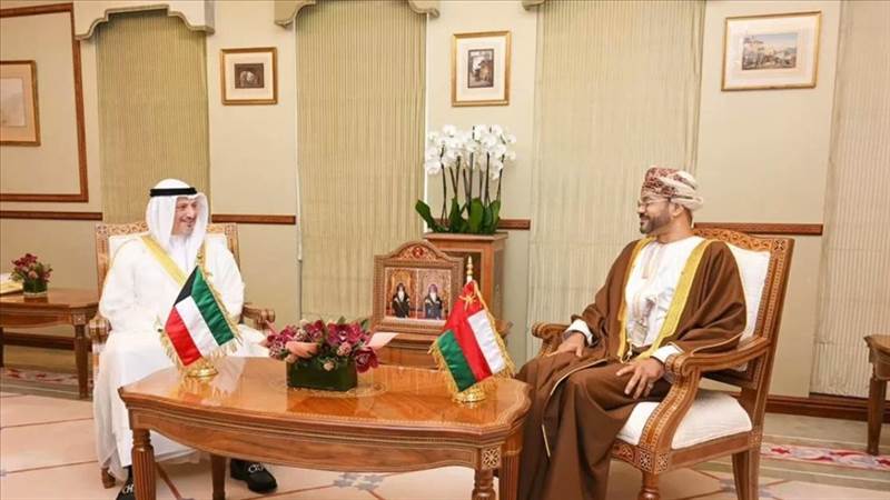 وزيري عُمان والكويت يبحثان في مسقط العلاقات الثنائية وقضايا إقليمية ودولية