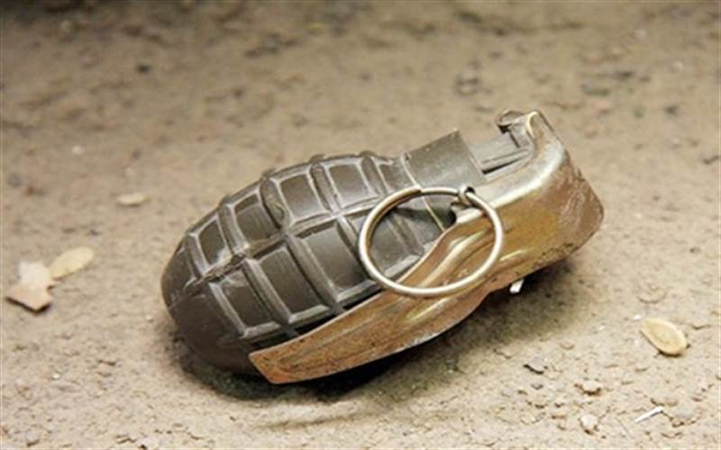 3 منهم بحالة حرجة.. إصابة سبعة اشخاص بانفجار قنبلة في مجلس قات بمحافظة إب