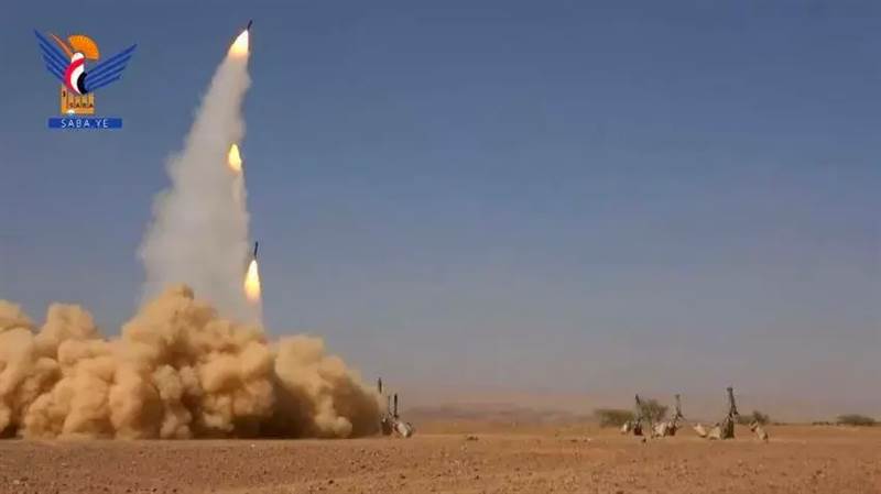 في تحد للجهود الدولية بالتهدئة.. مليشيا الحوثي تعلن عن تنفذ مناورة عسكرية