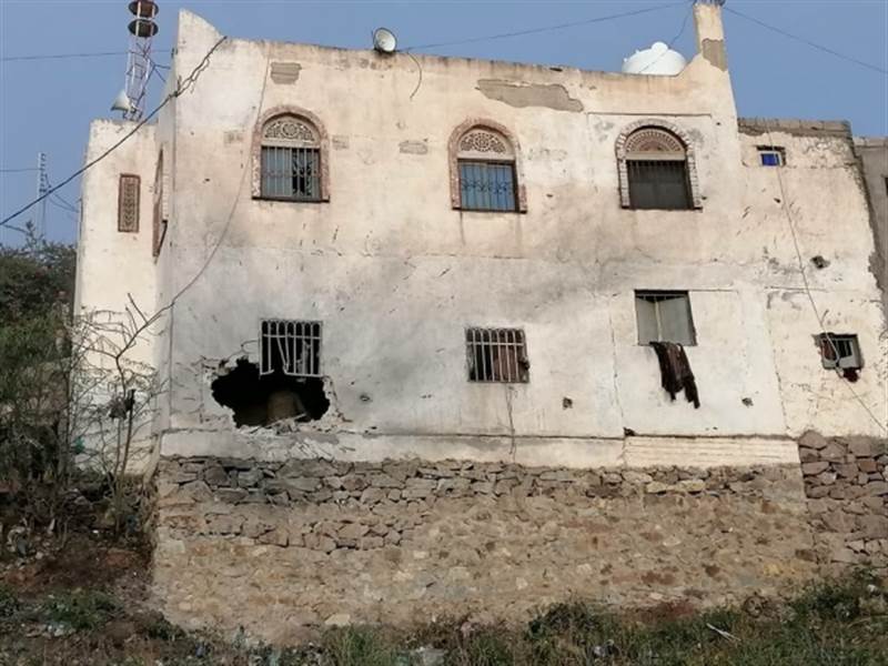 مليشيات الحوثي تستهدف مسجدا ومنزلا شمال غرب مدينة تعز