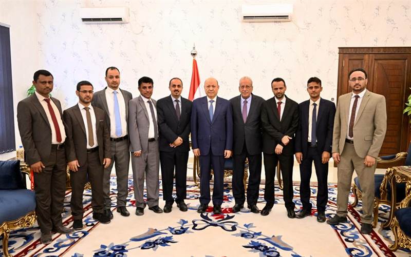 الرئيس يستقبل الصحفيين المفرج عنهم ويشدد على دور الصحافة الوطنية في الدفاع عن الحريات العامة