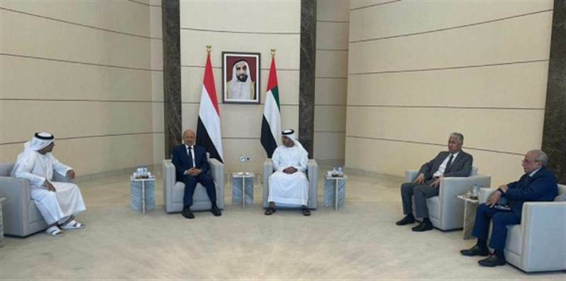رئيس المجلس الرئاسي يصل الى العاصمة الإماراتية ابوظبي