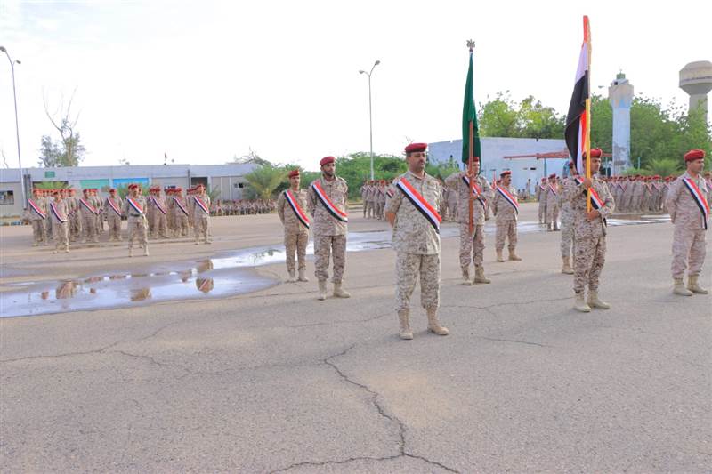 تزامنا مع احتفالات الوحدة اليمنية.. وزارة الدفاع تحتفل بتخرج دفعة عسكرية جديدة تأهيل ضباط