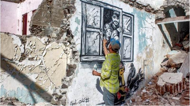 Yemenli sanatçı duvarlara çizdiği resimlerle savaşın trajedilerini anlatıyor