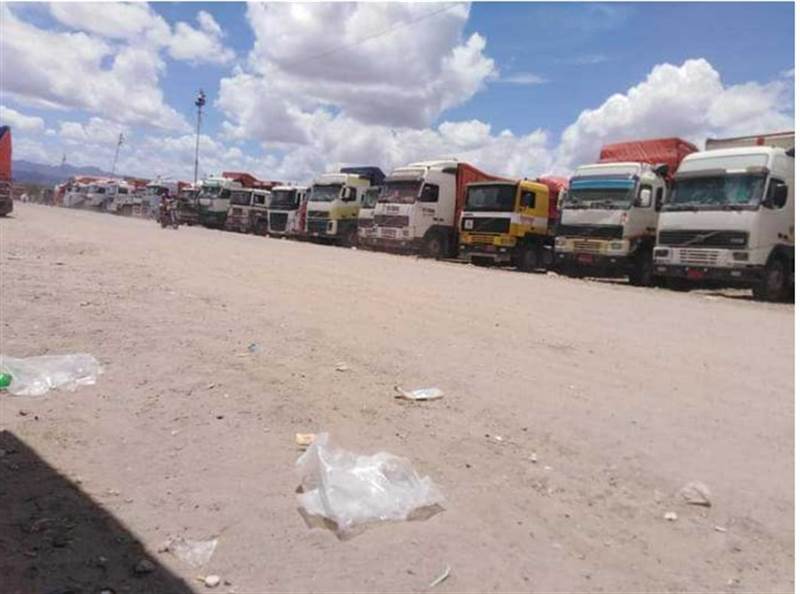 Husiler un kamyonlarına el koyarak kontrol bölgelerine girişlerini engelliyor