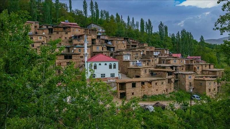 لعشاق الطبيعة.. قرية "كوتشلو" التركية ذات المنازل المتدرجة بولاية بيتليس شرقي تركيا