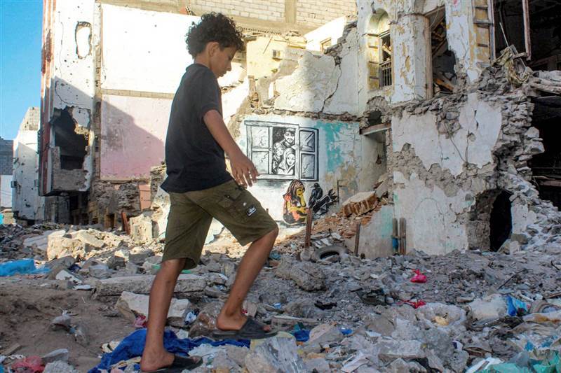 ما من أياد نظيفة في هذه الحرب.. تقرير حقوقي يطالب بمحاسبة كافة الأطراف المتورطة في جرائم حرب اليمن