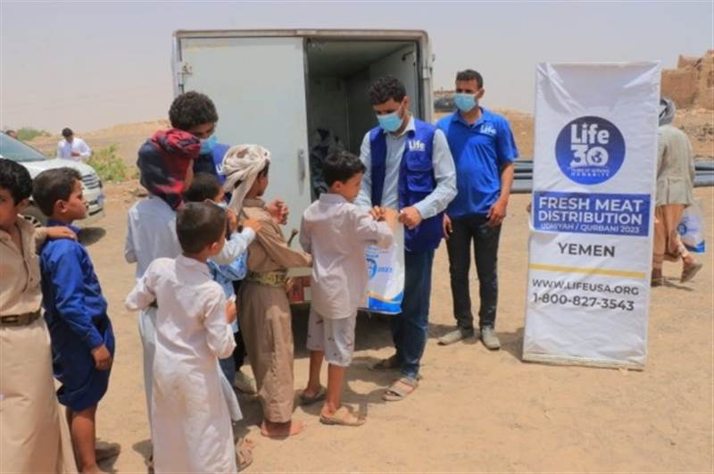 Marib'de yerinden edilmiş kişilere kurbanlık et dağıtımı