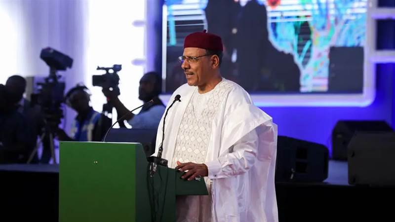 النيجر.. الحرس الرئاسي يحاصر الرئيس ويحاول الانقلاب