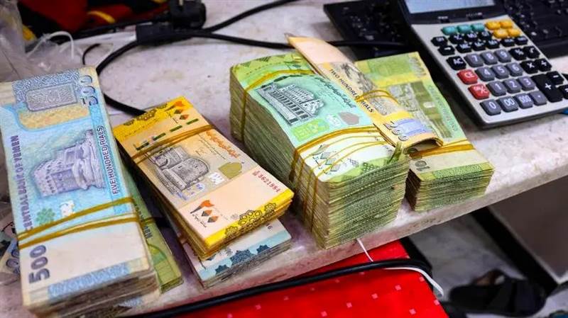 مصدر حكومي: الحكومة تواجه أسوأ أزمة مالية مع ضبابية الدعم الخارجي