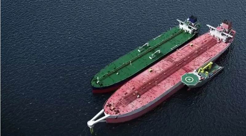 BM: Safer tankerindeki petrolün yarısından fazlası tahliye edildi