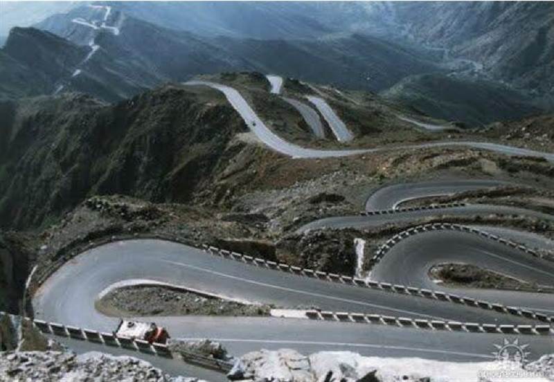 Yemen’in Taiz kentinde hükümet güçleri ile Husiler arasında şiddetli çatışmalar yaşanıyor