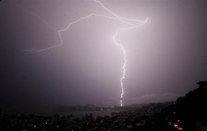 بينهم نساء واطفال.. وفاة وصابة 6 اشخاص بصواعق رعدية في محافظتي حجة وصنعاء