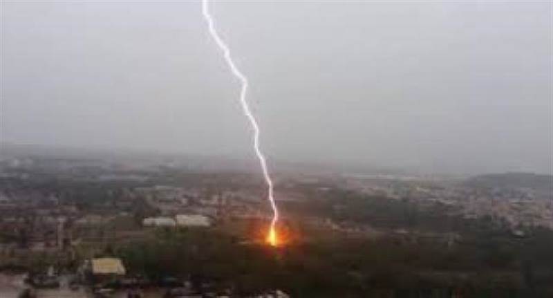 وفاة وإصابة 12 شخصا في محافظتي صعدة وإب بسبب الصواعق الرعدية