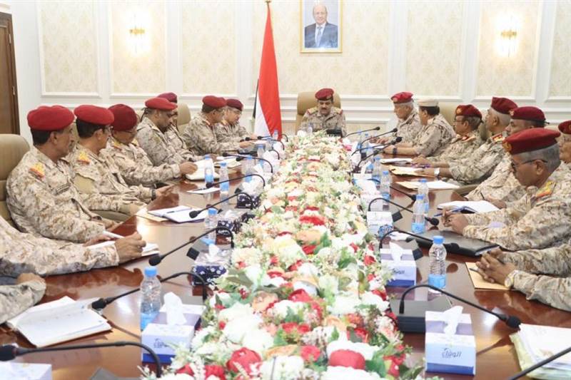 وزير الدفاع يوجه برفع درجات الاستعداد والجاهزية للتصدي لأي حماقات حوثية