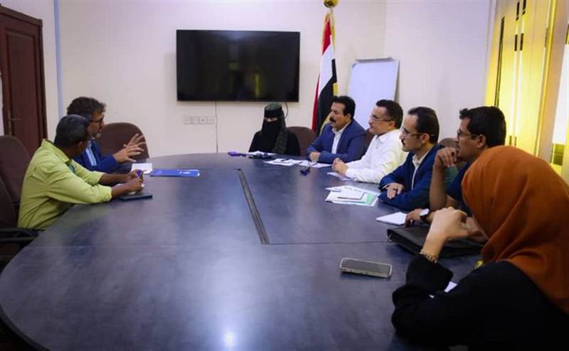 محافظ الجوف يدعو المنظمات الإنسانية الى زيارة المناطق المحررة والاطلاع على أوضاع النازحين