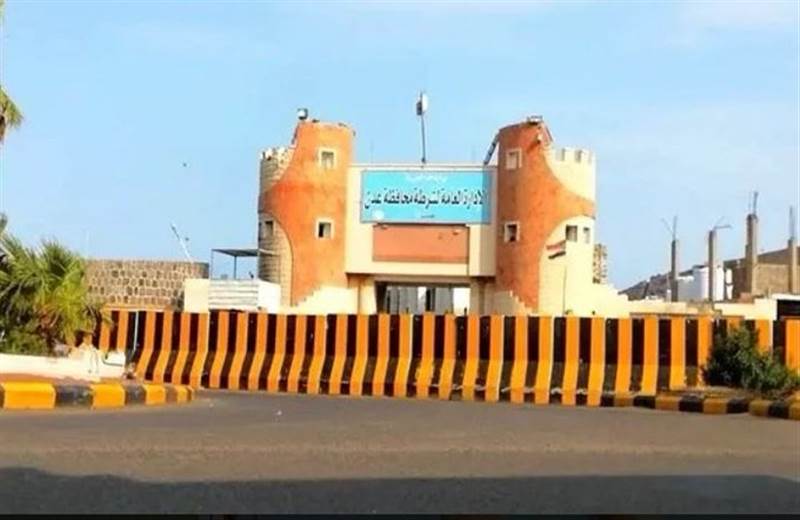 أصيب نجله وثلاثة اخرين.. نجاة مسؤول امني من محاولة اغتيال في كمين مسلح بين لحج وعدن