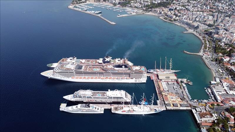 تركيا.. 8 آلاف سائح يصلون ولاية آيدن على متن 7 سفن