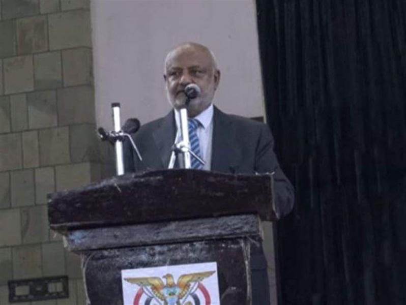 محافظ الحديدة يشن هجوماً عنيفاً على الحكومة والمجلس الرئاسي