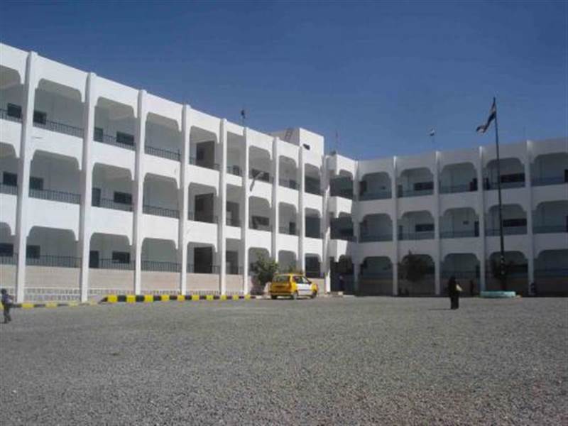 Yemenli Öğretmenler, Husileri maaşlarını ödemeye, meşru hükümeti de ücretleri artırma çağrısında bulundu