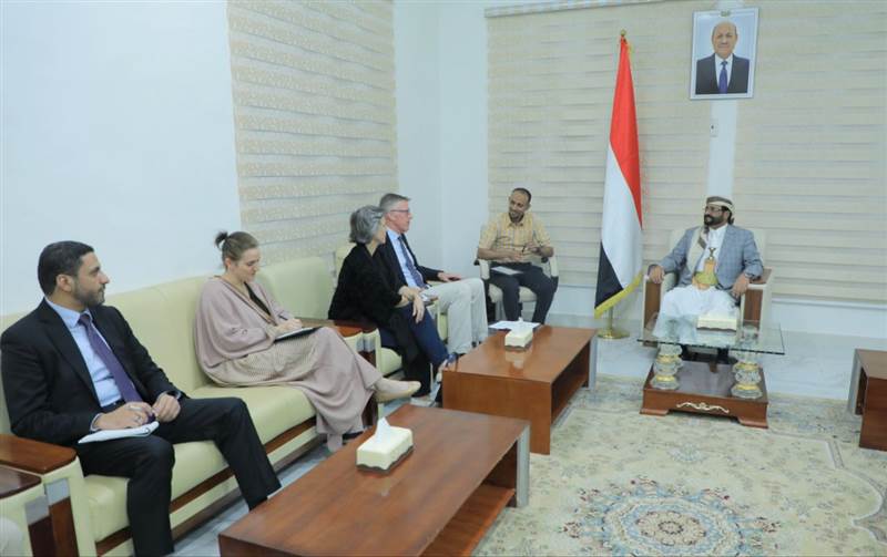 اللواء العرادة.. يؤكد استعداده لفتح طريق رئيسي يربط مأرب بصنعاء