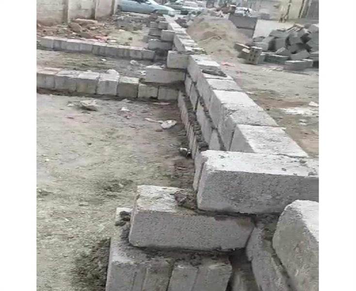 بهدف بناء 20 محلاً تجارياً.. قيادي حوثي يسطو على أحد الشوارع العامة بمحافظة إب بقوة السلاح