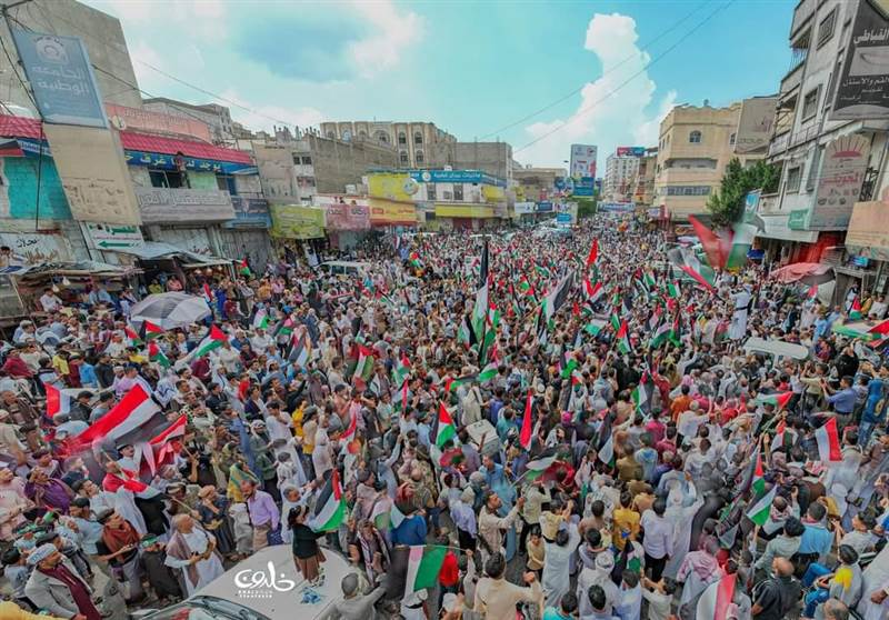 تعز.. طوفان بشري تضامناً مع غزة وتنديداً بمجازر الاحتلال الإسرائيلي
