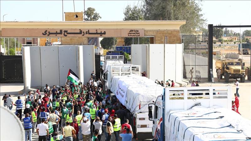 عبور أول قافلة شاحنات إغاثية لغزة من معبر رفح