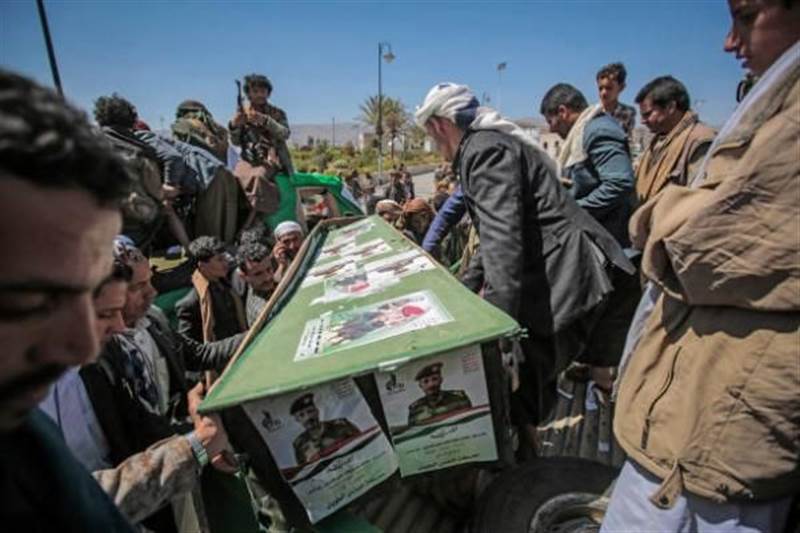 مليشيات الحوثي تقر بمصرع 13 عنصراً في مواجهات مع الجيش الوطني