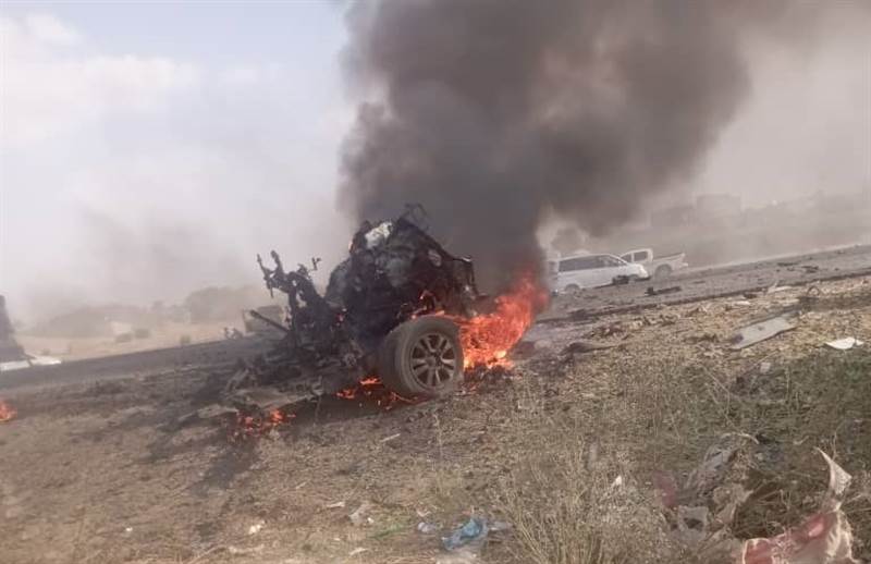 وجهت بالتحقيق في ملابسات الحادث.. الحكومة اليمنية تتهم مليشيا الحوثي بالوقوف خلف محاولة اغتيال رئيس هيئة أركان الجيش