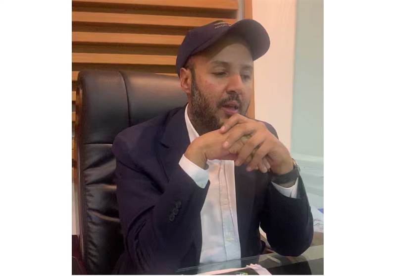 صنعاء.. عشرات الأطقم الحوثية تحاصر منزل رجل الأعمال مصطفى توفيق الخامري في شارع الستين