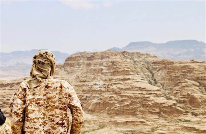 صواريخ الحوثي لا تصيب غير اليمنيين.. المليشيات تستهدف مقعا للجيش بصاروخ موجه في باقم