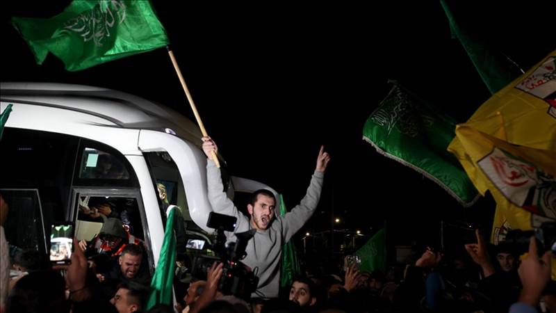 جميعهم أطفال.. إسرائيل تفرج عن 33 أسيرا فلسطينيا في الدفعة الرابعة من صفقة التبادل