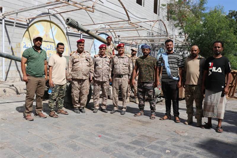 لجنة من وزارة الدفاع تطلع على حجم الاضرار في المتحف الحربي بعدن.