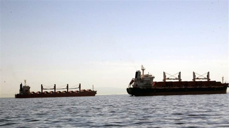 خبير استراتيجي: أمريكا ضخمت ضربات الحوثيين في البحر الأحمر من اجل السيطرة على باب المندب
