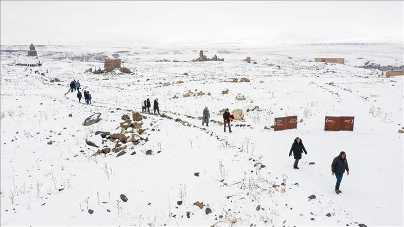 تركيا.. أطلال "آني" تستقطب الزوار بحلتها البيضاء