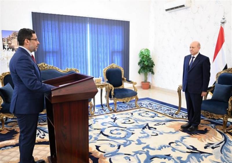 بن مبارك يؤدي اليمنين الدستورية رئيسا للوزراء خلفاً لمعين عبدالملك