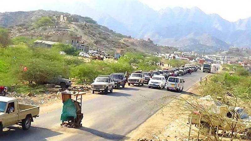 مليشيات الحوثي تستهدف لجنة فتح الطرقات بتعز والجيش يرد على مصادر النيران