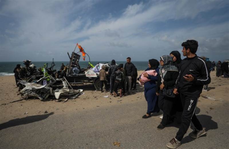 Soykırımını sürdüren İsrail, Gazze'de yine yardım bekleyen sivilleri vurdu