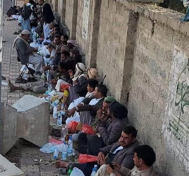 قبائل الحدا تتظاهر بصنعاء للمطالبة بالقبض على حوثيين قتلوا شاباً من ابناءها