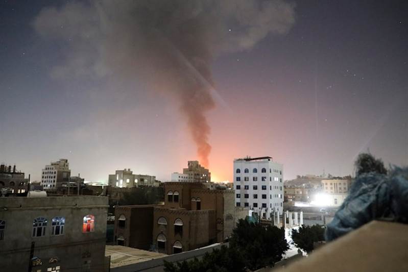 ABD ve İngiltere savaş uçakları Yemen'deki Hudeyde Havalimanı'nı hedef aldı
