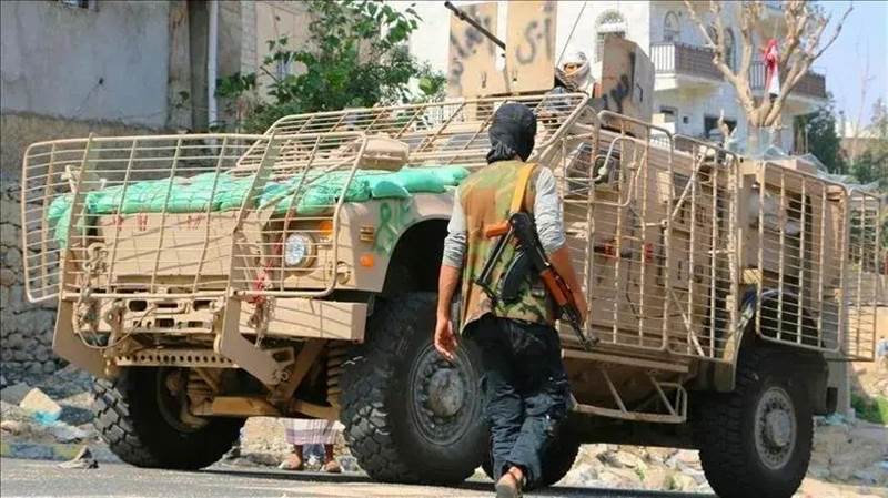 أبين.. مقتل وإصابة 6 جنود اثر اشتباكات بين عناصر القاعدة وقوات الانتقالي